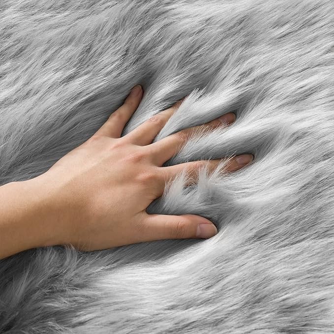 Ciicool Grey Fluffy Round Fur Area Rug for Bedroom, Circle Faux Fur Rugs for Kids Room, Cute Fuzzy Nursery Carpet, Shaggy Circular Rugs Floor Carpets for Teens Girls Rooms Home Decor, 4 x 4 Feet