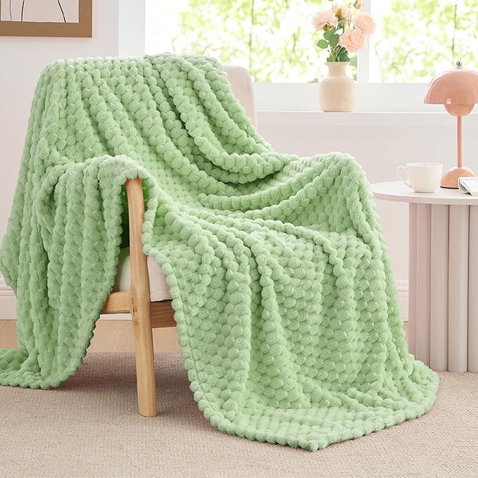 BEDELITE Fleece Throw Blanket for Couch & Bed - 3D Jacquard Decorative Light Green Blanket, Super Soft and Cozy Warm Fuzzy Blanket All Seasons Suitable, 50x60Inches