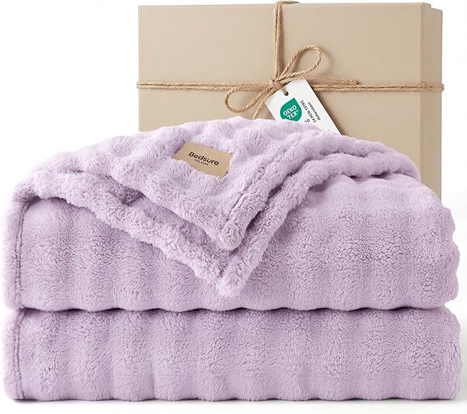 Bedsure 3D Fleece Bubble Blanket - GentleSoft Purple King Blanket for Bed Sofa Room Decor - Luxury Soft Cozy Gifts for Kids Girls, Lightweight, All Seasons, Light Purple, 108"×90"