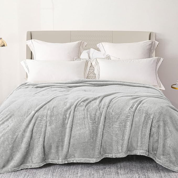 Exclusivo Mezcla Plush Fuzzy Fleece Bed Blanket Queen Size, Super Soft, Fluffy and Warm Blankets for Couch, Bed, All Season (Light Grey, 90x90 Inches)