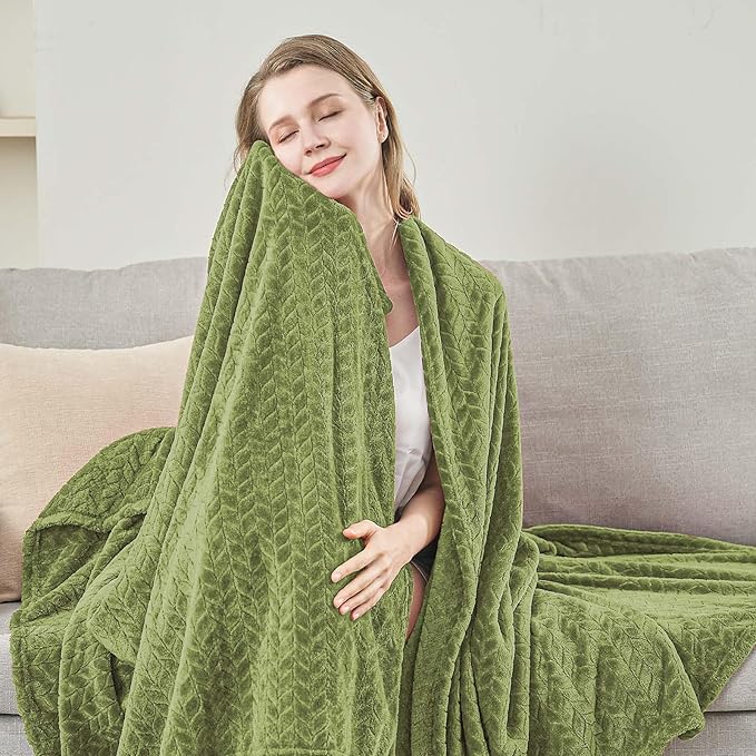 inhand Sage Green Fleece King Blanket for Bed, Super Soft Flannel Cozy Blankets for Adults, Lightweight Leaves Pattern Fuzzy Blanket for Office,Warm Plush Blankets for All Season, 90x108 Inches