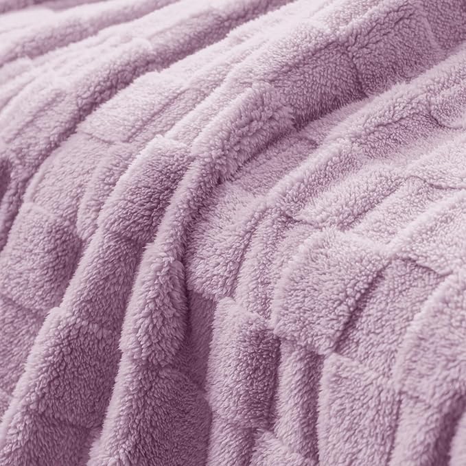 Exclusivo Mezcla King Size Flannel Fleece Blanket, Super Soft and Warm Lightweight Checkered Pattern Blanket for All Seasons, 90x104 Inches, Light Purple