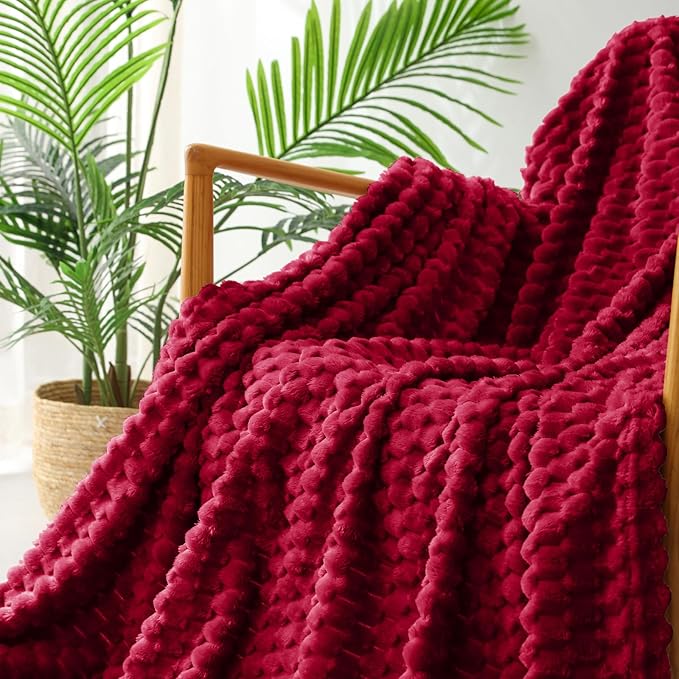 Exclusivo Mezcla Fleece Queen Blanket for Bed, Extra Large Fuzzy Deep Red Bed Blankets, Soft Cozy Plush Sofa Throws for All Seasons, 90x90 Inches