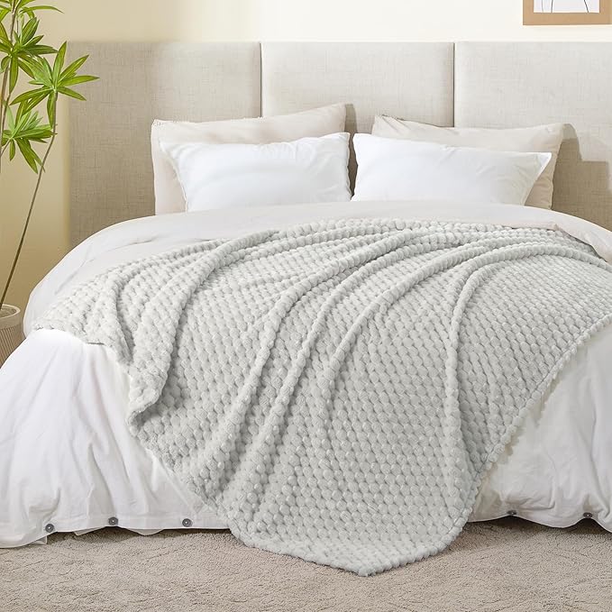 BEDELITE Fleece Blanket - 3D Jacquard Decorative Light Grey Throw Blankets for Couch & Bed, Soft and Cozy Warm Plush Fluffy Blanket All Seasons Suitable, 50x60Inches