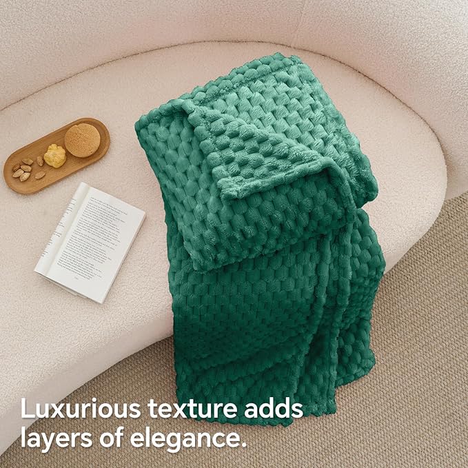 BEDELITE Fleece Throw Blanket for Couch & Bed - 3D Jacquard Decorative Dark Green Blanket, Super Soft and Cozy Warm Fuzzy Blanket All Seasons Suitable, 50x60Inches