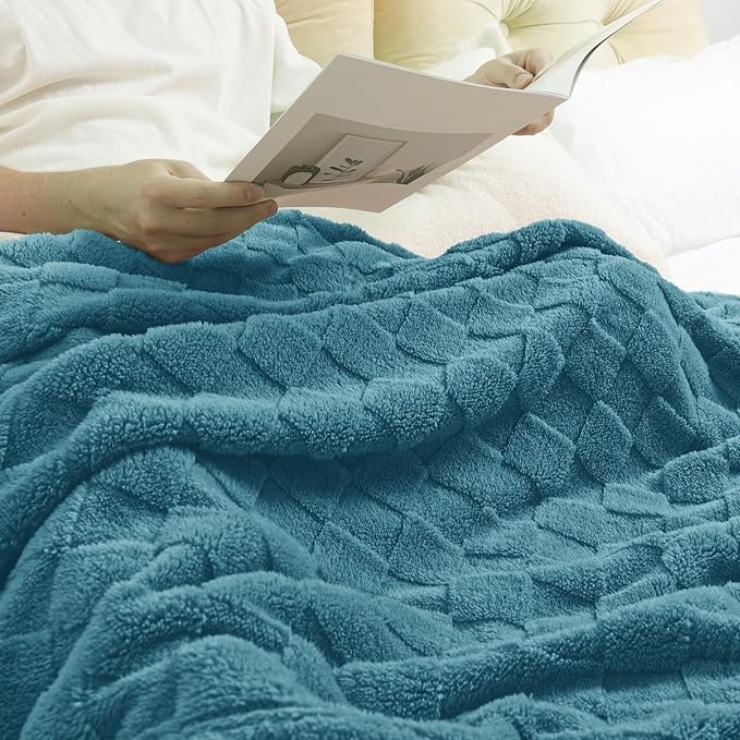 Exclusivo Mezcla Fleece Throw Blanket for Couch,Super Soft and Warm Lightweight Checkered Pattern Blanket for All Seasons, 50x60 Inches, Slate Blue