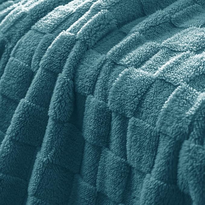 Exclusivo Mezcla Fleece Throw Blanket for Couch,Super Soft and Warm Lightweight Checkered Pattern Blanket for All Seasons, 50x60 Inches, Slate Blue