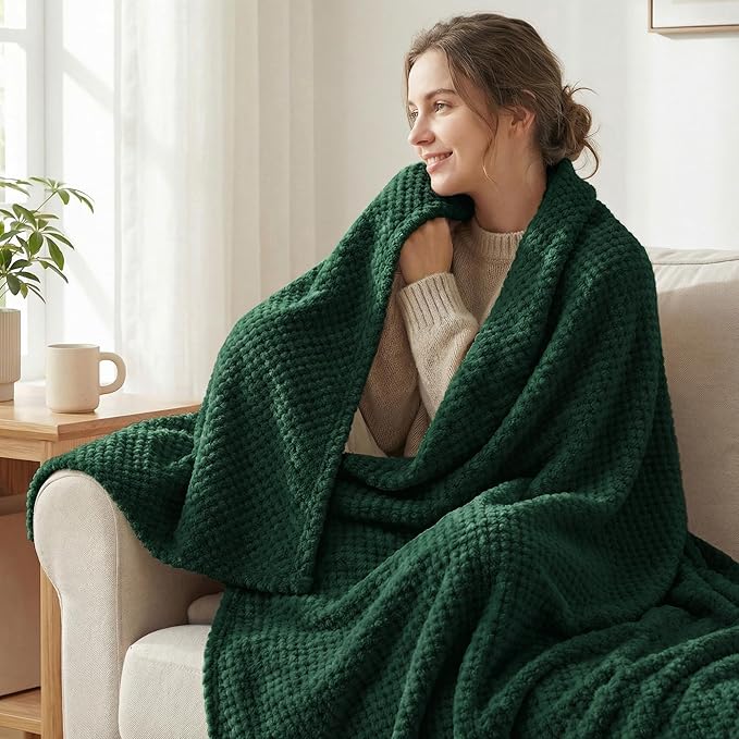 Exclusivo Mezcla Fleece Bed Blanket Queen Size, Super Soft and Warm Blankets for Couch, Sofa and Bed Waffle Textured, Cozy, Fuzzy and Lightweight (Forest Green, 90x90 Inches)