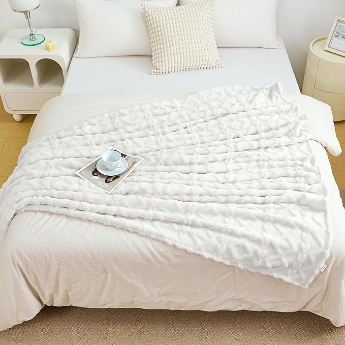 Aganear Flannel Throw Blanket - Cozy Soft Lightweight Fuzzy Flannel Throw Blanket for Women Warm Decorative Present for All Seasons, Portable Throw Blankets for Couch, Sofa, Bed, Car(50"x60", White)