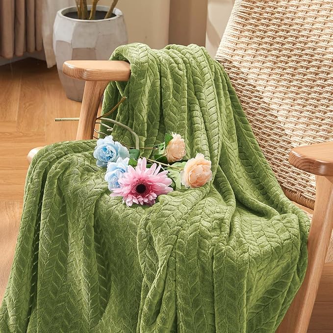 inhand Sage Green Fleece Twin Blanket, Super Soft Flannel Cozy Blankets for Adults, Lightweight Leaves Pattern Fuzzy Blanket for Couch Bed Office, Warm Plush Blankets for All Season, 60x90 Inches
