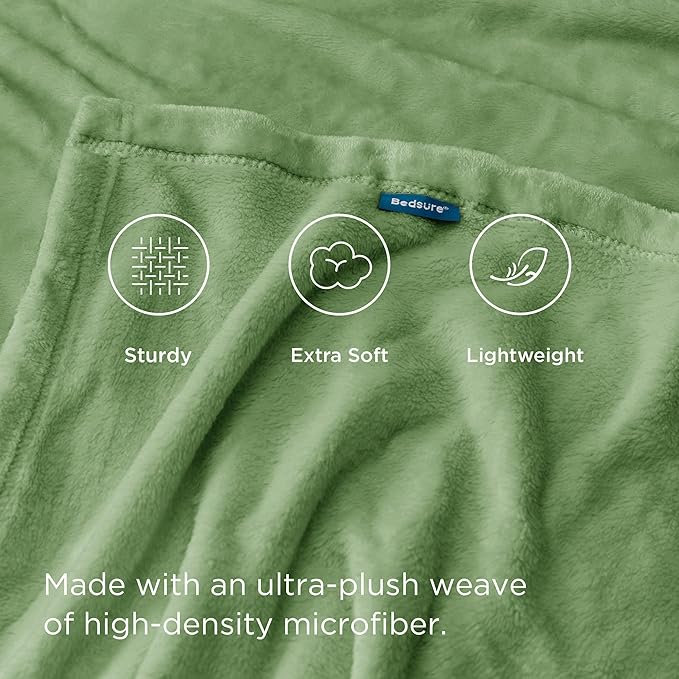 Bedsure GentleSoft Green Fleece Blankets King Size - Bed Blanket Soft Lightweight Plush Cozy Fuzzy Luxury Microfiber, Emerald, 108x90 inches