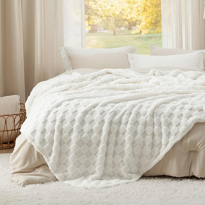 Bedsure GentleSoft Full Size Blankets for Bed White - Super Soft Cozy Fleece Blanket for Kids Girls, Large Fuzzy Throws for Bedroom Decor, 84x90 Inches