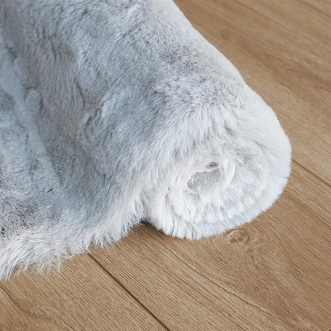 ORINOVA Washable Area Rugs 5x7 Rugs for Living Room Silver Grey Faux Rabbit Fur Rug for Bedroom Faux Sheepskin Rug Teen Room Home Décor
