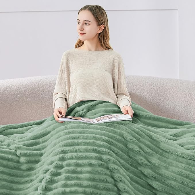 BEDELITE Twin Blanket for Couch & Bed, 300GSM Soft & Warm Fleece Blanket, Decorative and Giftable Striped Green Blankets for Women, Men, 60"x80"