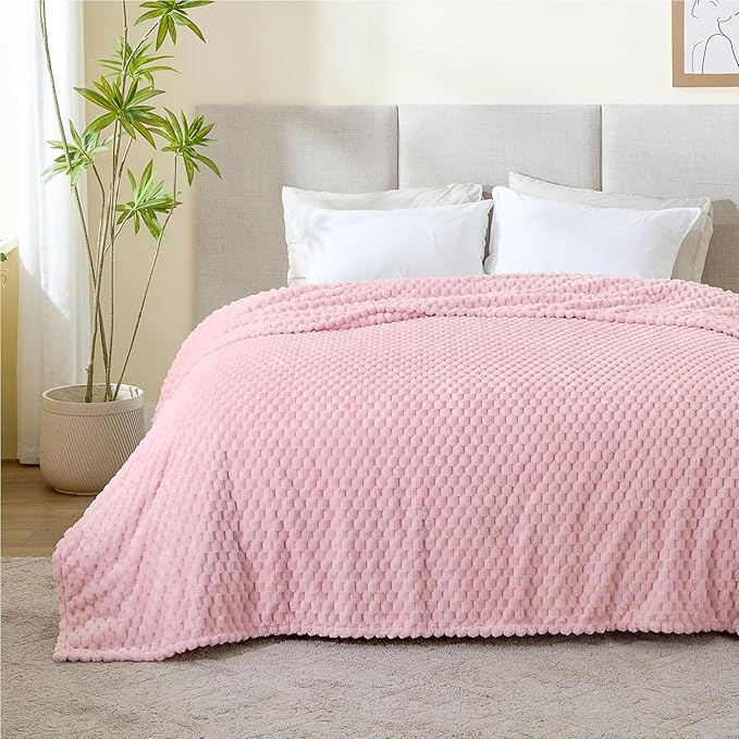 BEDELITE Fleece Blanket - 3D Jacquard Decorative Pink King Size Blankets for Bed, Soft and Cozy Warm Plush Fluffy Blanket All Seasons Suitable, 108x90Inches