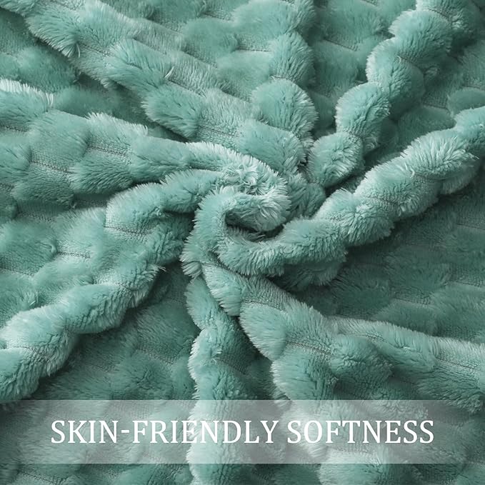 Exclusivo Mezcla Fleece King Blanket for Bed, Extra Large Fuzzy Celadon Bed Blankets, Soft Cozy Plush Sofa Throws for All Seasons, 90x104 Inches