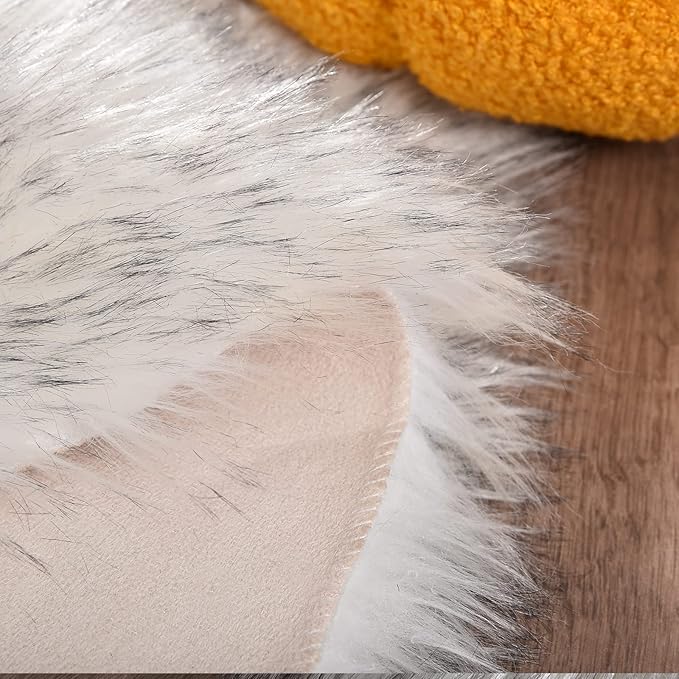 Goolela Faux Sheepskin Fur Rug Fluffy Fuzzy Furry Rug for Bedroom Dorm 2x3 Bedside White with Grey Tips Living Room Decor Small Plush Carpet Shaggy Washable Rectangle