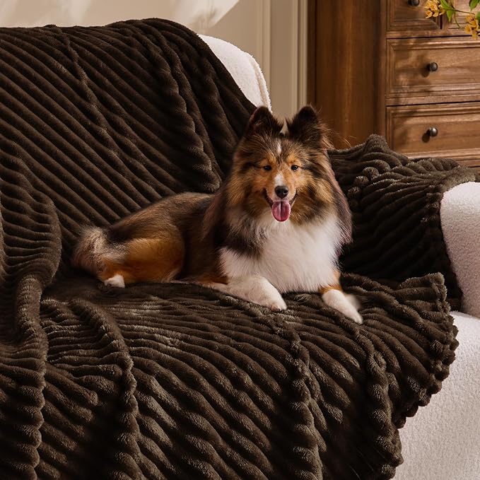 BEDELITE Fleece Throw Blanket for Couch – 3D Ribbed Jacquard Soft and Warm Decorative Fuzzy Blanket – Cozy, Fluffy, Plush Lightweight Dark Brown Throw Blankets for Bed, Sofa, 50x60 inches