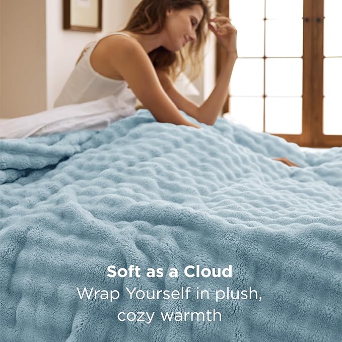 Bedsure 3D Fleece Bubble Blanket - GentleSoft Blue King Blanket for Bed Sofa Room Decor - Luxury Soft Cozy Gifts for Kids Girls, Lightweight, All Seasons, Light Blue, 108"×90"