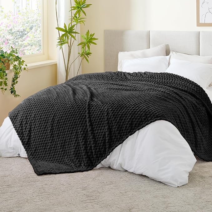 BEDELITE Fleece Blanket Throw XL for Bed Couch, 3D Jacquard Decorative Black Throw, Soft and Cozy Warm Plush Fuzzy Blanket All Seasons Suitable, 50x70Inches
