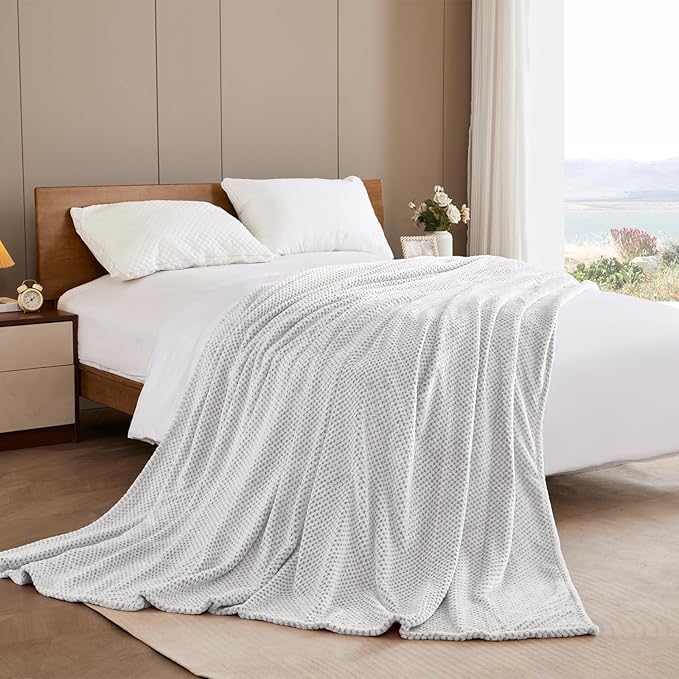 Exclusivo Mezcla Fleece Bed Blanket King Size, Super Soft and Warm Blankets for Couch, Sofa and Bed Waffle Textured, Cozy, Fuzzy and Lightweight (Heather Light Grey, 90x104 Inches)