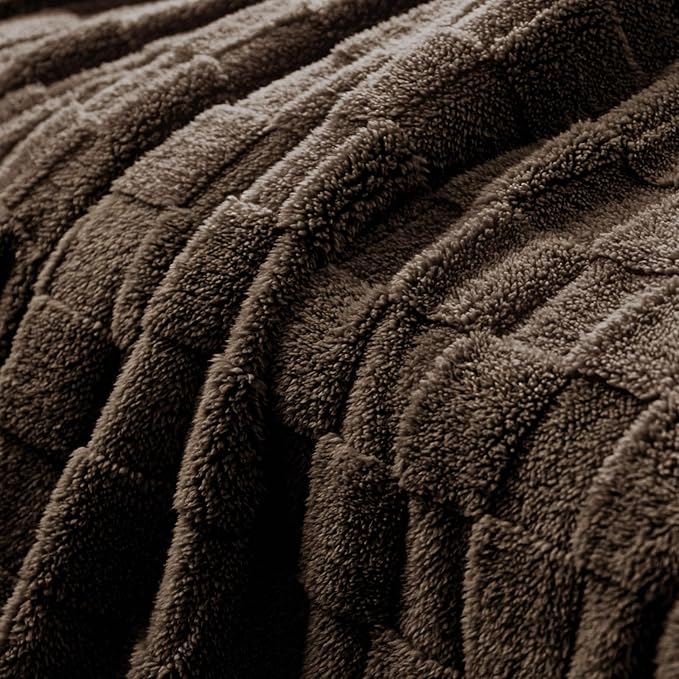 Exclusivo Mezcla Twin Size Flannel Fleece Blanket, Super Soft and Warm Lightweight Checkered Pattern Blankets for All Seasons, 60x80 Inches, Coffee