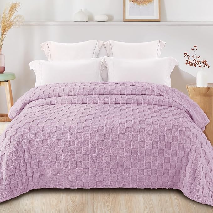 Exclusivo Mezcla Twin Size Flannel Fleece Blanket, Super Soft and Warm Lightweight Checkered Pattern Blanket for All Seasons, 60x80 Inches, Light Purple