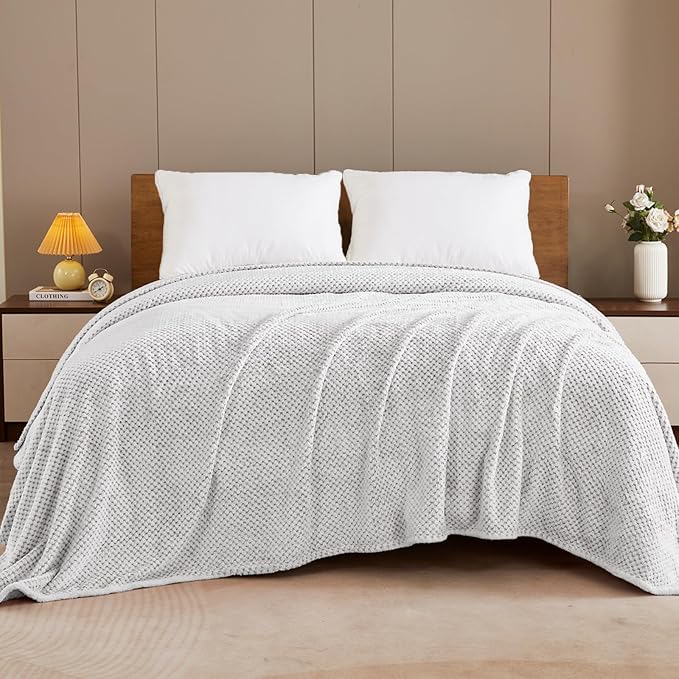 Exclusivo Mezcla Fleece Throw Blanket Extra Large, Super Soft and Warm Blankets for Couch, Sofa and Bed Waffle Textured, Cozy, Fuzzy and Lightweight (Heather Light Grey, 50x70 Inches)