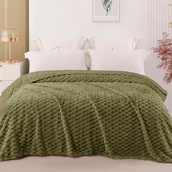 Exclusivo Mezcla Fleece King Blanket for Bed, Extra Large Fuzzy Olive Green Bed Blankets, Soft Cozy Plush Sofa Throws for All Seasons, 90x104 Inches