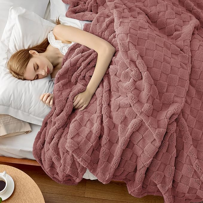 Bedsure GentleSoft King Size Blanket for Bed - Super Soft Cozy Blankets for Women Kids Girls, Large Fuzzy Fleece Throw for Bedroom Decor, Dusty Pink,108x90 Inches