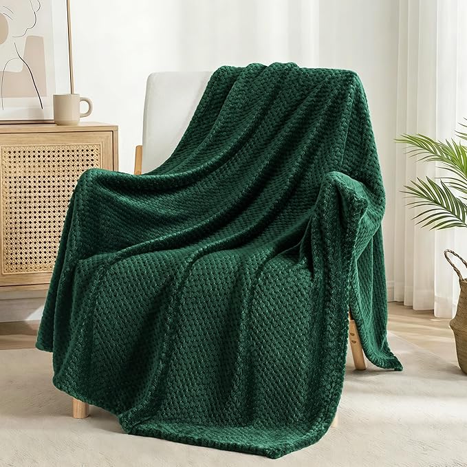 Exclusivo Mezcla Fleece Bed Blanket Twin Size, Super Soft and Warm Blankets for Couch, Sofa and Bed Waffle Textured, Cozy, Fuzzy and Lightweight (Forest Green, 60x80 inches)
