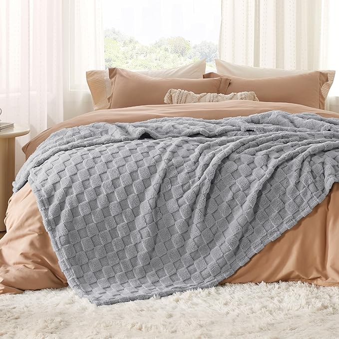Bedsure GentleSoft King Size Blanket for Bed - Super Soft Cozy Blankets for Kids Girls, Large Fuzzy Fleece Throw for Bedroom Decor, Silver Grey,108x90 Inches