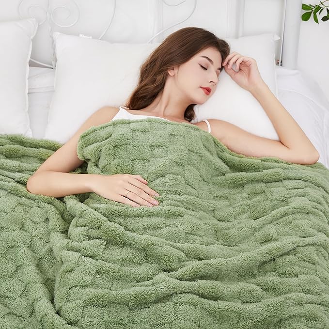 Aganear Flannel Throw Blanket - Cozy Soft Lightweight Fuzzy Checkered Throw Blanket for Women Portable Throw Blankets for Couch, Warm Present for Birthday, Christmas(50"x70", Sage Green)