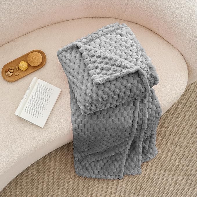 BEDELITE Fleece Blanket - 3D Jacquard Decorative Grey Throw Blankets for Couch & Bed, Soft and Cozy Warm Plush Fluffy Blanket All Seasons Suitable, 50x70Inches