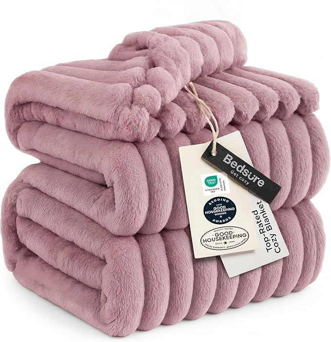 Bedsure GentleSoft Pink Full Blanket for Couch - Cozy Soft Blankets for Women, Cute Small Fleece Throws for Girls, Birthday Gifts for Women Decor Gifts for Mom, 84x90 Inches