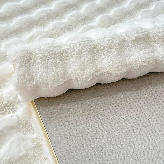 White Rabbit Plush Rug 2'x3', Fluffy Faux Fur Shaggy Area Rug for Nursery, Kids Room Decor, Soft Fuzzy Carpet for Living Room, Bedroom, Teen Girls Room